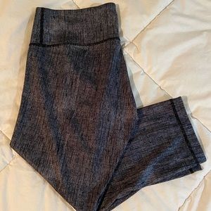 Lululemon Black/White Capris